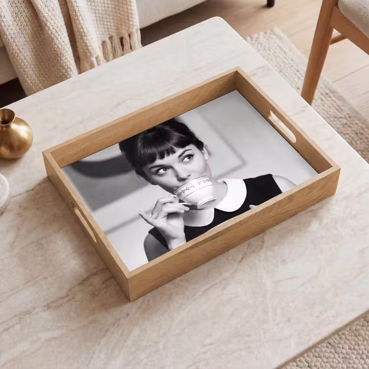 Portret - Thee - Vrouw Dienblad Rechthoek middel -sfeer1