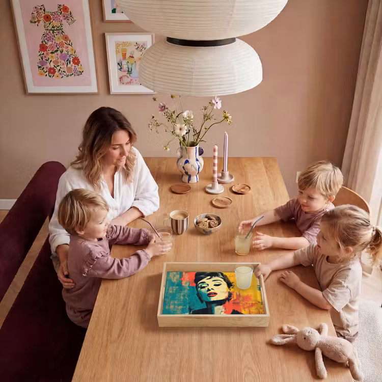 Vrouw - Rode lippen - Expressief - Grafisch Dienblad Rechthoek middel -sfeer4