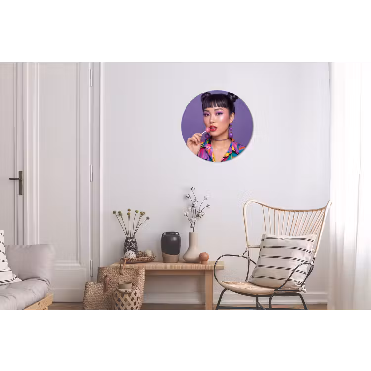 Vrouw - Portret - Make-up - Paars - Levendig Wandcirkel aluminium klein -woonkamer