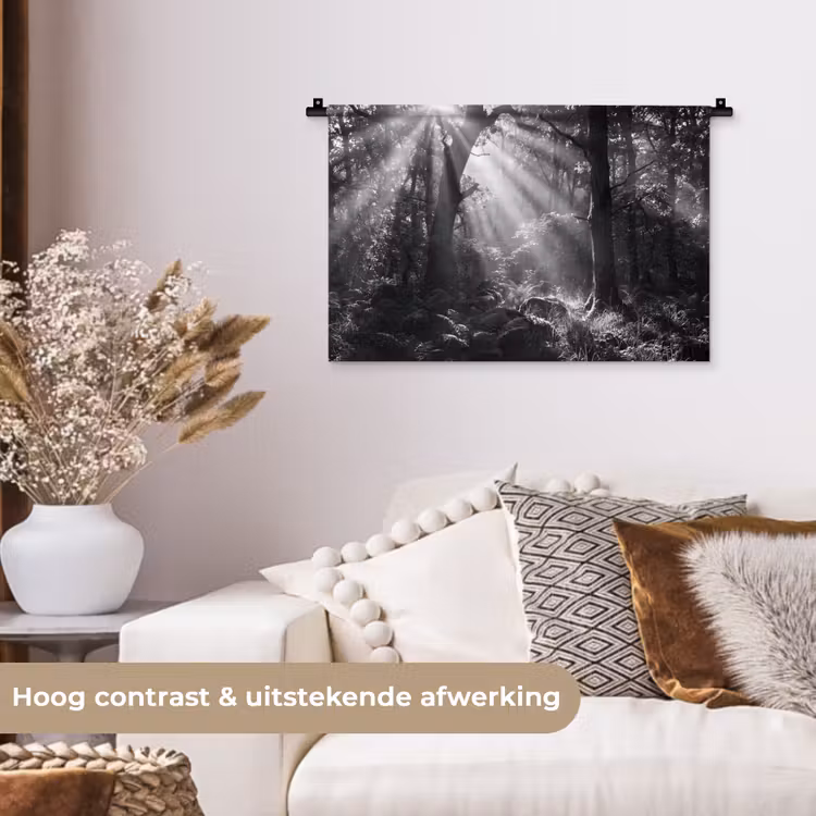 Bos - Lichtstralen - Natuur - Zwart-wit Wandkleed katoen klein -sfeer1