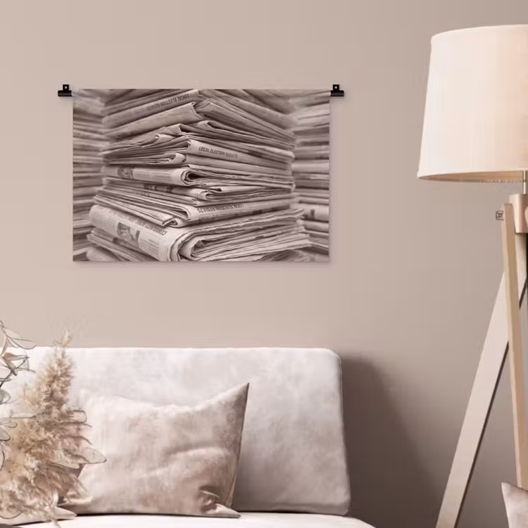 Kranten - Stapel - Nieuws - Vintage - Beige Wandkleed katoen klein -sfeer4