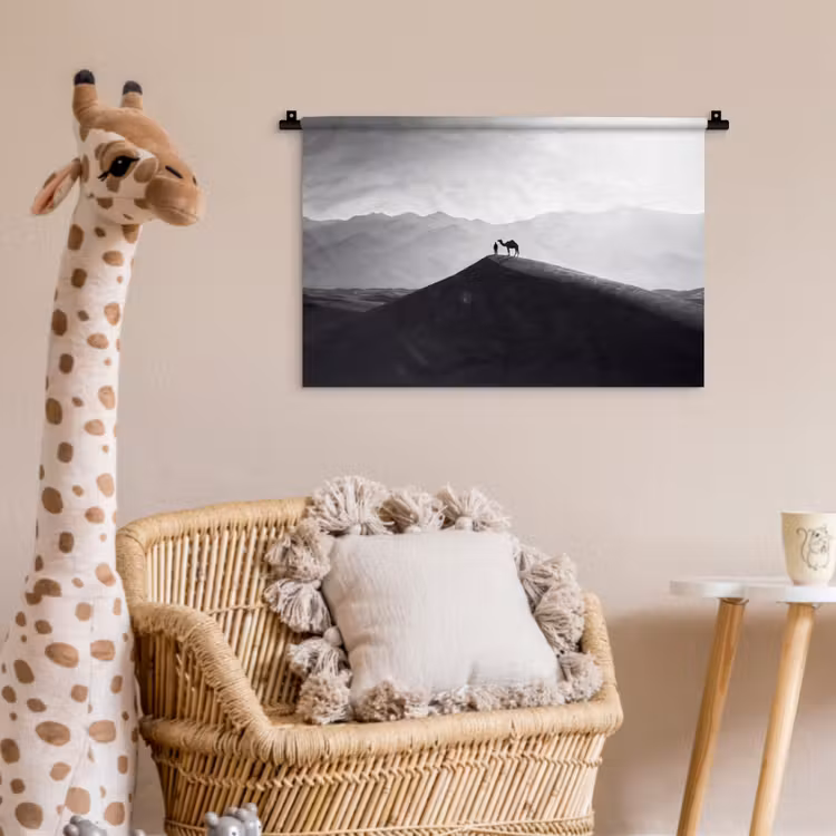 Mens - Kameel - Zandduin - Natuur - Monochroom Wandkleed katoen klein -wsfeer5_kind