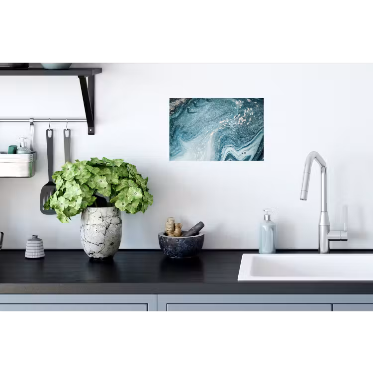 Binnenkant van een blauwe geode met gouden details uit de natuur Muursticker klein -keuken