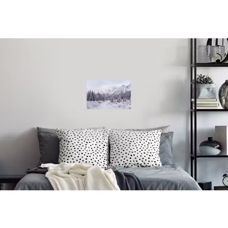 Weg - Bergen - Sneeuw - Naaldbos - Avontuurlijk Muursticker klein -slaapkamer