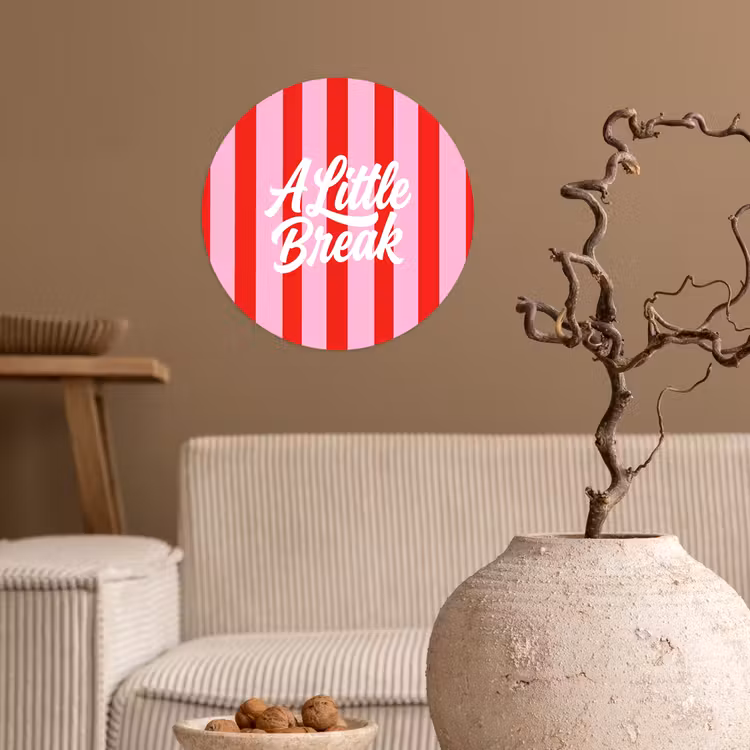 A Little Break - Strepen - Rood - Roze Wandcirkel behangsticker klein -sfeer1
