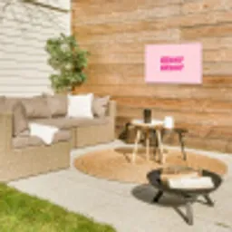 Bisou - Roze - Dikke letters Tuinposter op houten frame 2 cm dik klein -sfeer2