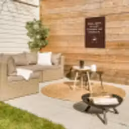 Bruin - Zomer - Quote - Drinken Tuinposter op houten frame 2 cm dik klein -sfeer2