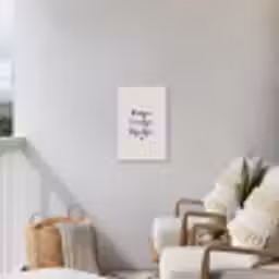 huisjetuintjewijntje-beige Tuinposter op houten frame 2 cm dik klein -sfeer1