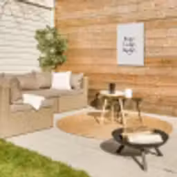 huisjetuintjewijntje-beige Tuinposter op houten frame 2 cm dik klein -sfeer2