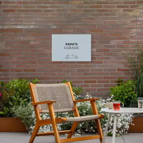 Papa's Garage met auto Tuinposter op houten frame 2 cm dik klein -sfeer3