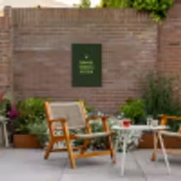 Donkergroen - Quote - Zon - Zomer Tuinposter op houten frame 2 cm dik klein -sfeer3