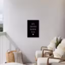 Grote avonturen beginnen klein - Quotes - Spreuken Tuinposter op houten frame 2 cm dik klein -sfeer1