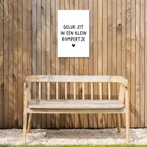 Geluk zit in een klein rompertje - Quotes - Spreuken Tuinposter op houten frame 2 cm dik klein -sfeer4