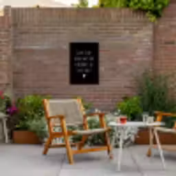 Geluk is het enige wat zich verdubbelt - Spreuken - Quotes Tuinposter op houten frame 2 cm dik klein -sfeer3