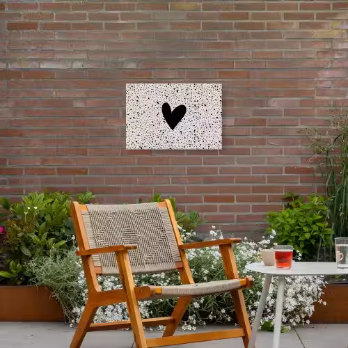 Hartje - Stippen - Beige Tuinposter op houten frame 2 cm dik klein -sfeer3