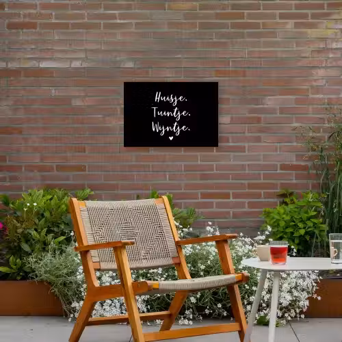 Huisje, tuintje, wijntje - Quotes - Tekst - Wijn - Thuis Tuinposter op houten frame 2 cm dik klein -sfeer3