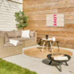 Love - Stippen - Roze Tuinposter op houten frame 2 cm dik klein -sfeer2