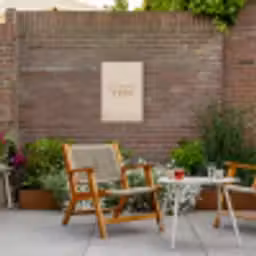 Mama's Tuin met bloemen Tuinposter op houten frame 2 cm dik klein -sfeer3