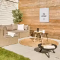 onsstekkie-beige Tuinposter op houten frame 2 cm dik klein -sfeer2