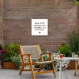 Spreuken - Geluk is het enige wat zich verdubbelt - Quotes Tuinposter op houten frame 2 cm dik klein -sfeer3
