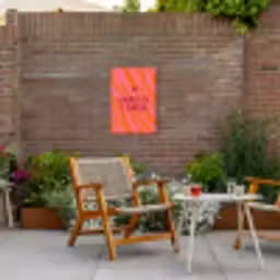 Quote - Zomer - Roze Tuinposter op houten frame 2 cm dik klein -sfeer3