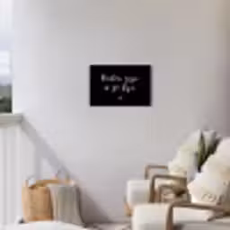 Quotes - Tuin - Buiten zijn is zo fijn - Tekst Tuinposter op houten frame 2 cm dik klein -sfeer1