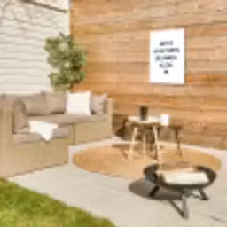 Quotes - Spreuken - Grote avonturen beginnen klein Tuinposter op houten frame 2 cm dik klein -sfeer2