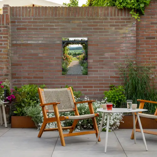 Doorkijk - Landschap - Natuur - Tuinboog - Bloemen Tuinposter op houten frame 2 cm dik klein -sfeer3