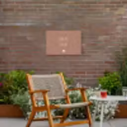 Pluk het geluk - Spreuken - Quotes Tuinposter op houten frame 2 cm dik klein -sfeer3