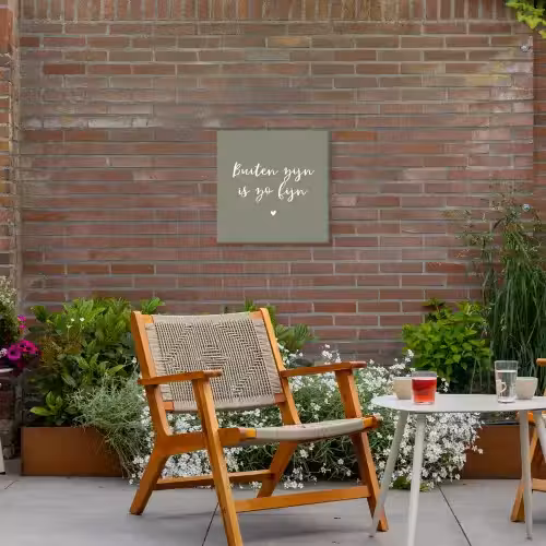 Tekst - Buiten zijn is zo fijn - Zomer - Spreuken Tuinposter op houten frame 2 cm dik klein -sfeer3
