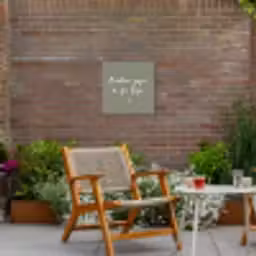 Tekst - Buiten zijn is zo fijn - Zomer - Spreuken Tuinposter op houten frame 2 cm dik klein -sfeer3
