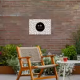 Tekst - Geluk definitie - Quotes - Geluk (is genieten van wat er is) - Woordenboek Tuinposter op houten frame 2 cm dik klein -sfeer3