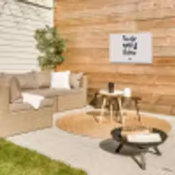 Tekst - Wijn - Zonnetje, wijntje & kletsen - Quotes Tuinposter op houten frame 2 cm dik klein -sfeer2