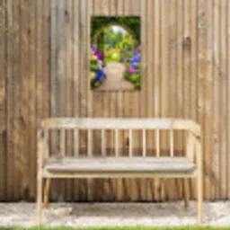 Doorkijk - Poort - Hortensia - Bloementuin Tuinposter op houten frame 2 cm dik klein -sfeer4