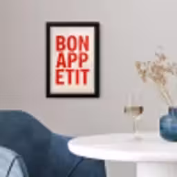 Blokletters - Rood - Kartelrand fotolijst zwart zonder passe partout klein -sfeer4
