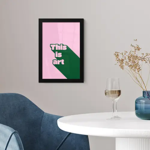 Groen - Teskt - This is art - Roze fotolijst zwart zonder passe partout klein -sfeer4