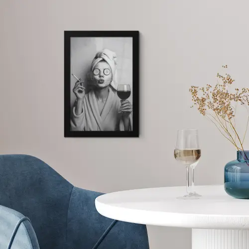 Vrouw - Masker - Wijn - Sigaret fotolijst zwart zonder passe partout klein -sfeer4