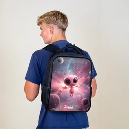 Roze Alien in Sterrennevel Rugzak - Zwart middel -sfeer8