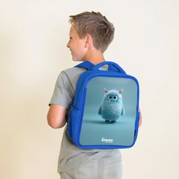 Blauw pluizig monster met hoorns Kinderrugzak - Blauw middel -sfeer2