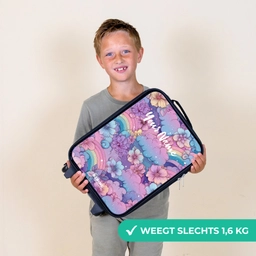 Illustratie van wolken, regenbogen en bloemen Kinderkoffer - Zwart klein -sfeer4_NL