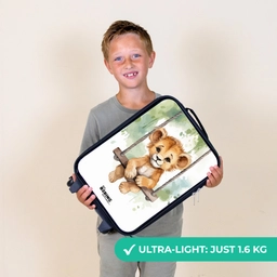 Leeuwenwelpje met schommel illustratie Kinderkoffer - Zwart klein -sfeer4_UK