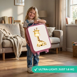 Liggende giraffe illustratie op beige achtergrond Kinderkoffer - Roze klein -sfeer2_EN