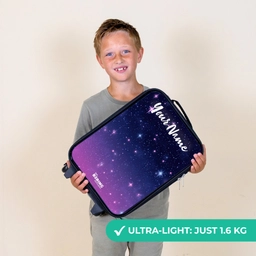 Sterren - Galaxy - Blauw - Roze Kinderkoffer - Zwart klein -sfeer4_UK