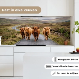 Schotse Hooglanders - Weg - Landschap - Kudde keuken achterwand 2 middel -sfeer4_NL