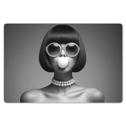 Vrouw - Zwart Wit - Ketting - Zonnebril Placemat vinyl groot -zzsfeer1_Kitchenyeah-website