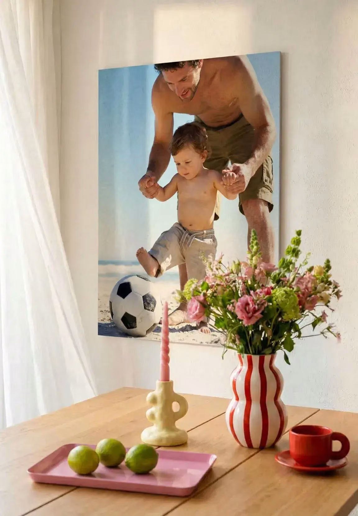 <h2>Your wall, your photo, your mood</h2>
