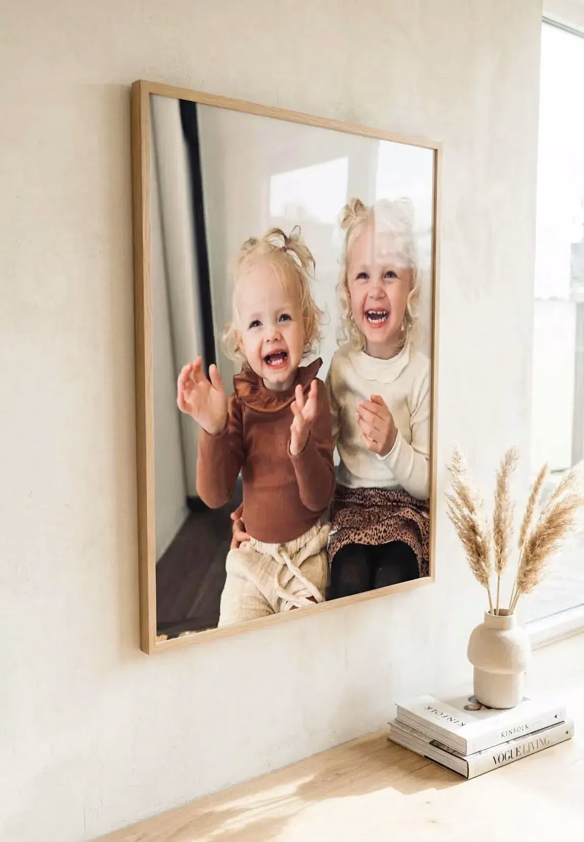 <h2>Your wall, your photo, your mood</h2>